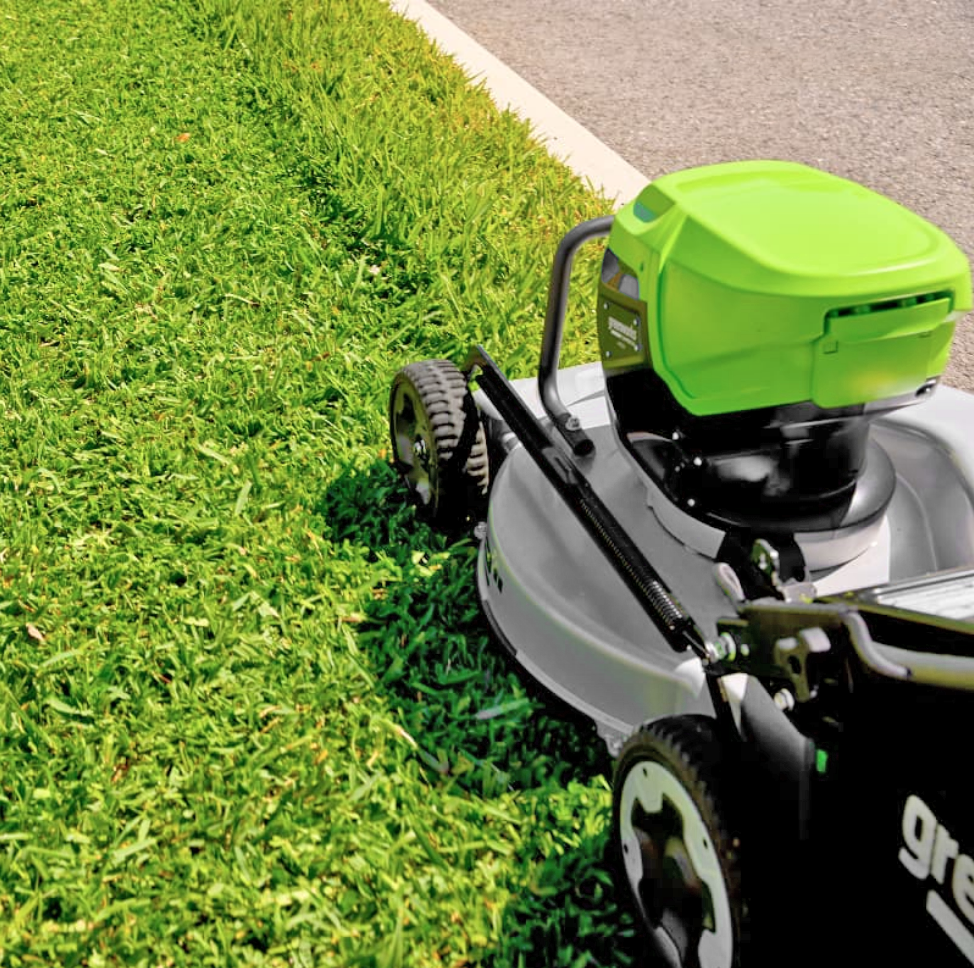 Газонокосилка самоходная 56 см, аккумуляторная Greenworks 82V LM221S 2519407, бесщеточная, без АКБ и ЗУ